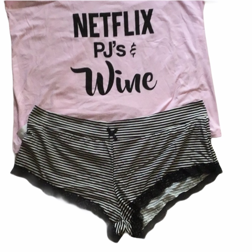 NEW graphic plus size 2 pc short Netflix Pajamas - Picture 7 of 8